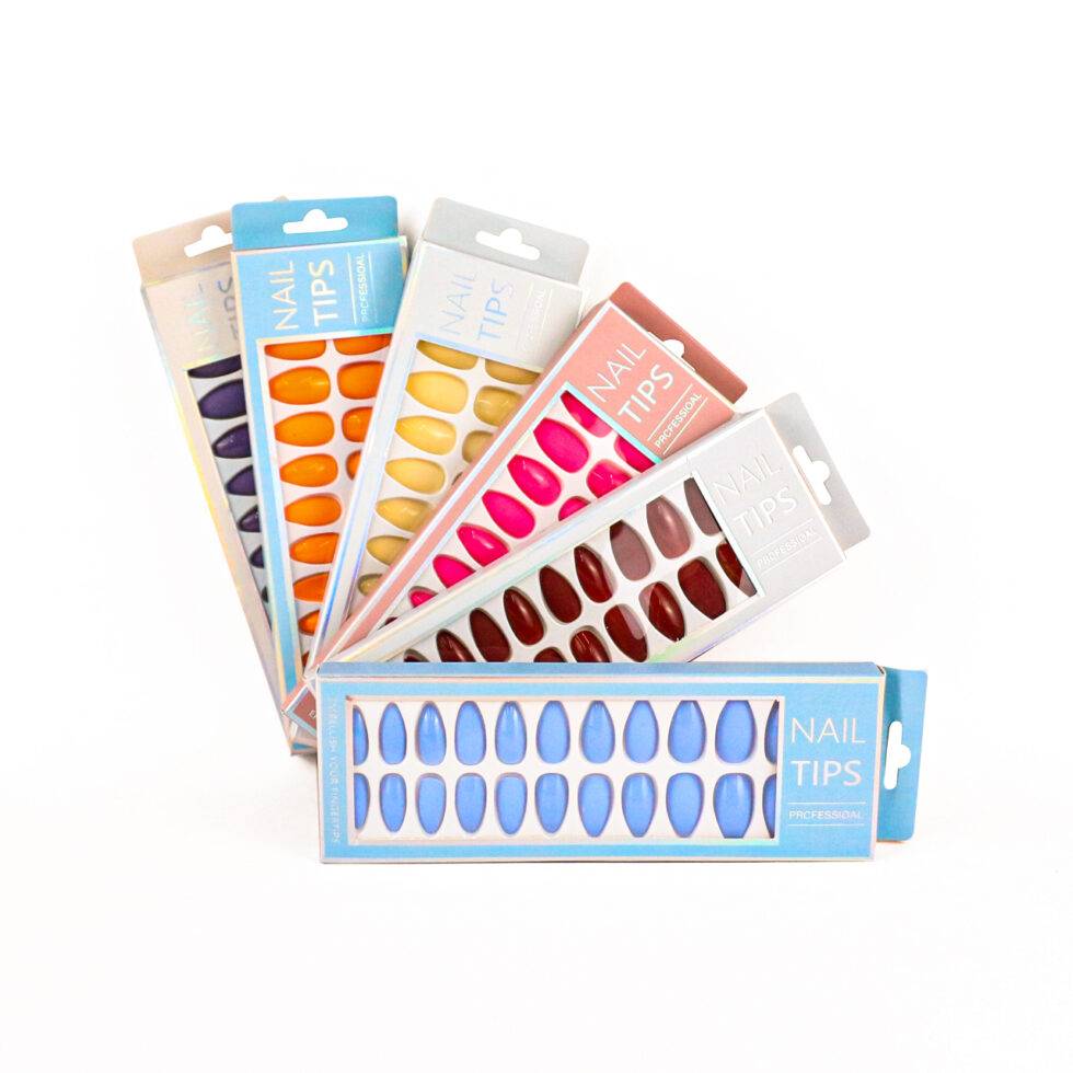 Paquete con 12 sets de 12 uñas c/u