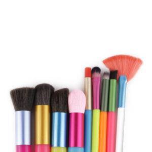 Set con 10 brochas kabuki en colores