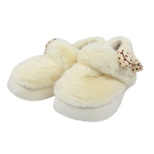 Pantufla cerrada de peluche con moño